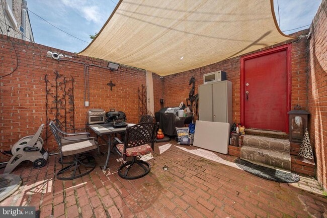 Building Photo - 211 F St NE