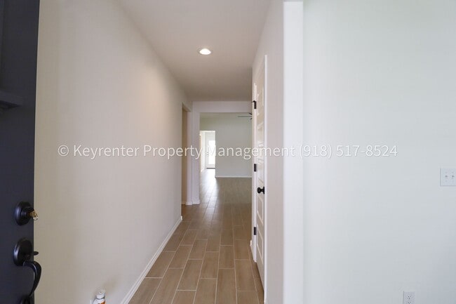 Building Photo - 3 Bed | 2 Bath in Owasso!