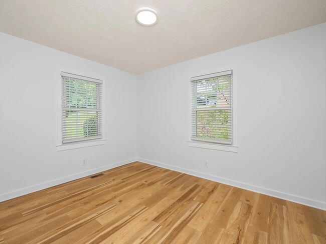 Building Photo - 117 Lockman Dr