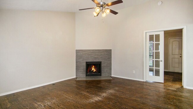 Building Photo - Updated 2/2 with Granite Counter Tops and ...