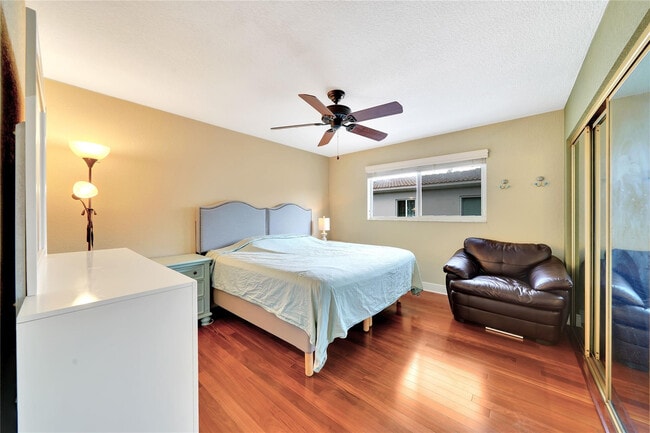 Building Photo - 2701 Middle River Dr