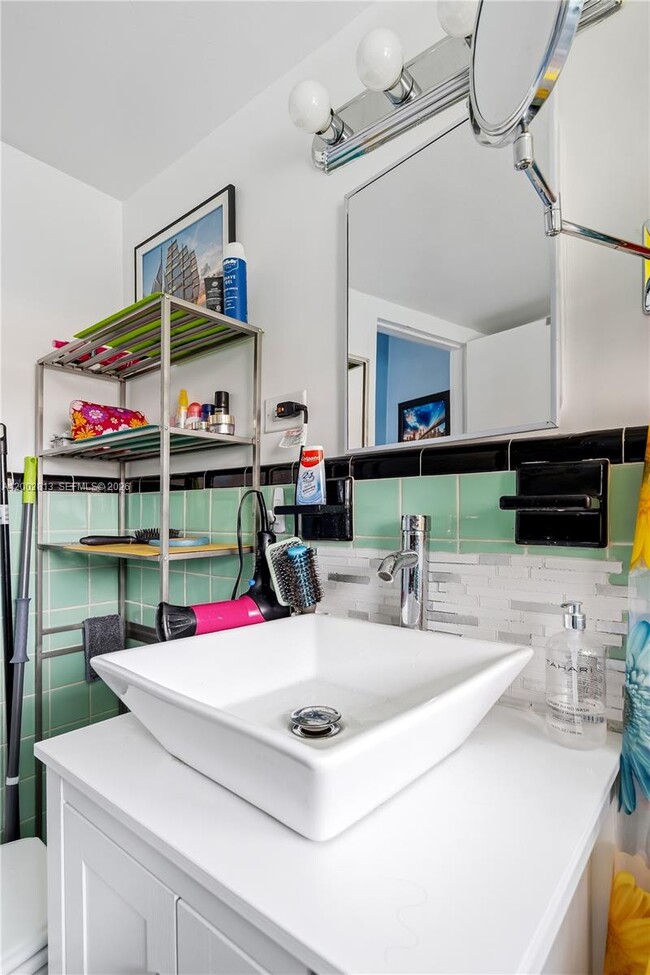 Building Photo - 6484 Indian Creek Dr