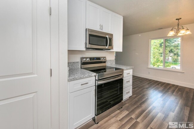 Kitchen - 4606 Neil Rd