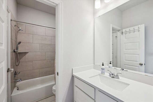 Building Photo - 9823 Magnolia Ests Ln