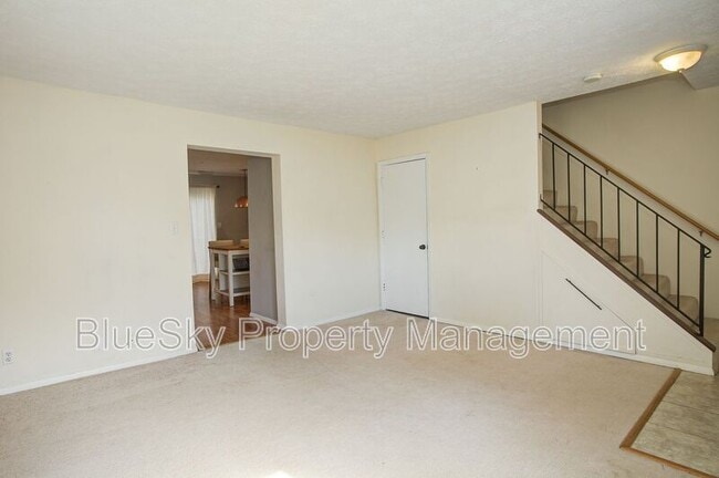 Building Photo - 688 Lockesley Terrace