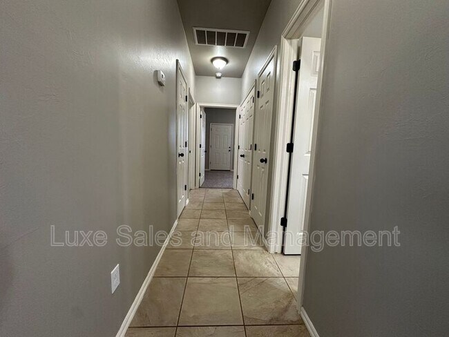 Building Photo - 1316 Garden Gate Dr