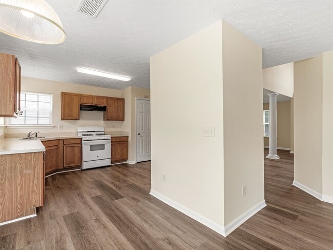Building Photo - 310 Sarasota Ln
