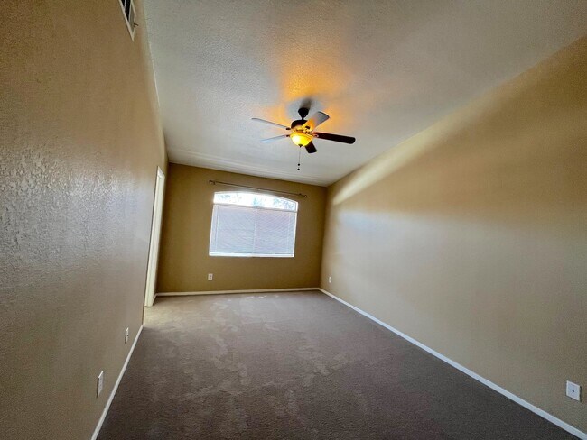 Building Photo - A beautifully Maintained 2-bedroom, 2-bath...