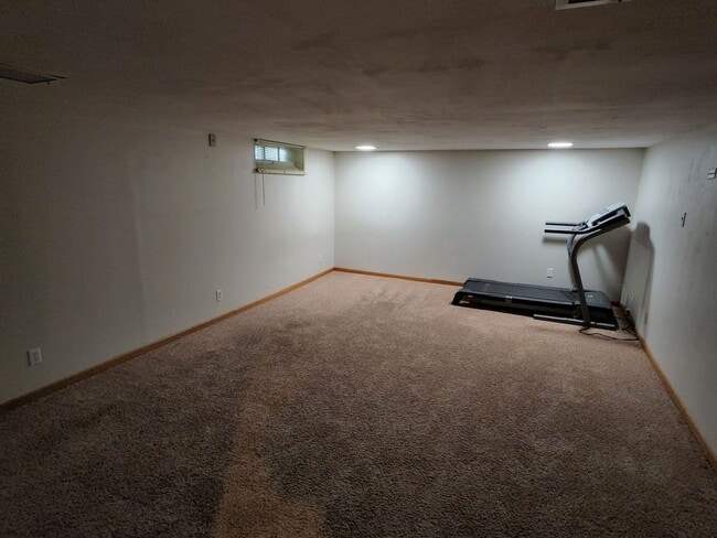 Building Photo - 3 bedroom Tosa ranch