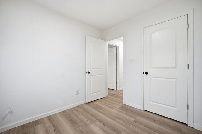 Building Photo - FULLY REMODELED 2 BED, 1.5 BATH BUNGALOW IN NORFOLK FOR RENT!