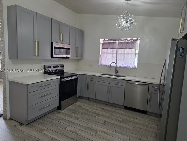 Building Photo - 621 SW 64th Pkwy