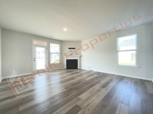 Building Photo - Beautiful 4 Bedroom 2.5 Bathroom Home w/ G...
