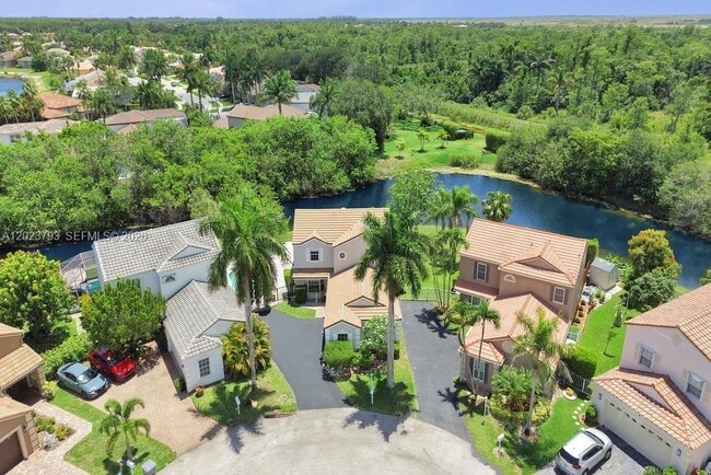 Building Photo - 21461 Sawmill Ct