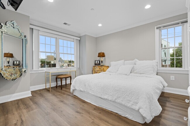 Building Photo - 4 Central Ave