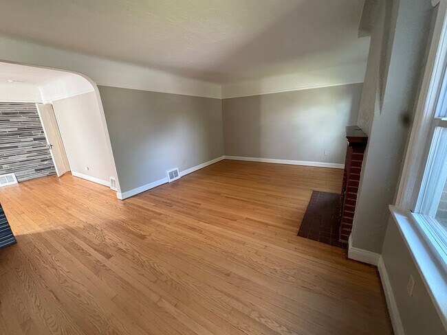Building Photo - 2507 Brookview Blvd
