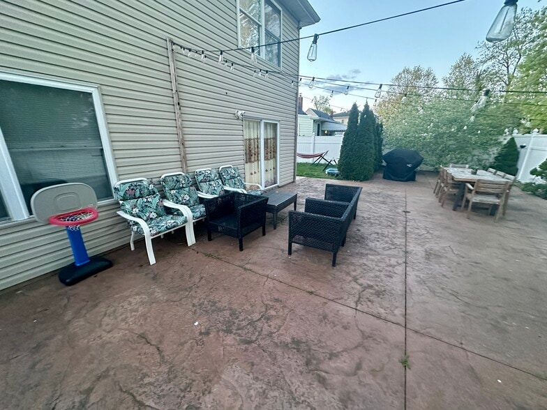 Building Photo - 327 Edgewood Rd