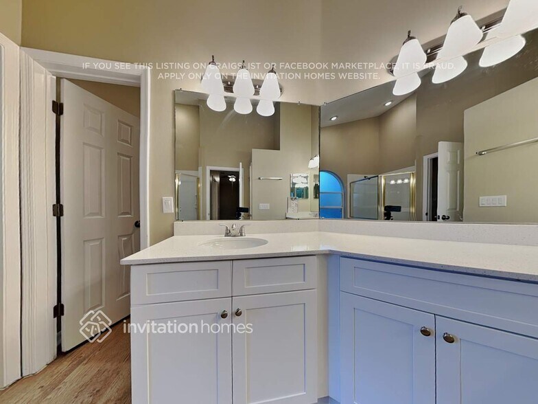 Building Photo - 1688 Sweetwater W Cir