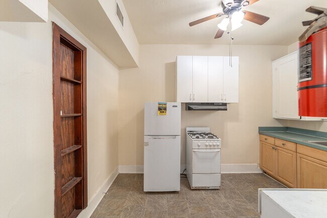 Building Photo - 1022 NW 3rd Ave