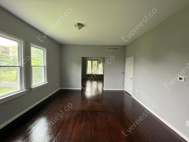 Building Photo - 291 Englewood St