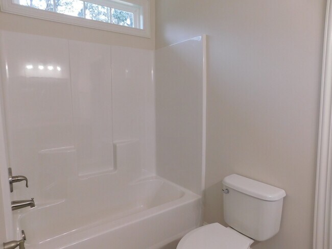 Building Photo - Grove Point Beauty