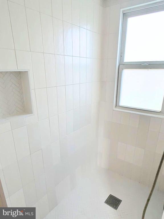 Building Photo - 200 Mohican Dr