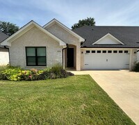 Building Photo - Magnolia Park #10738