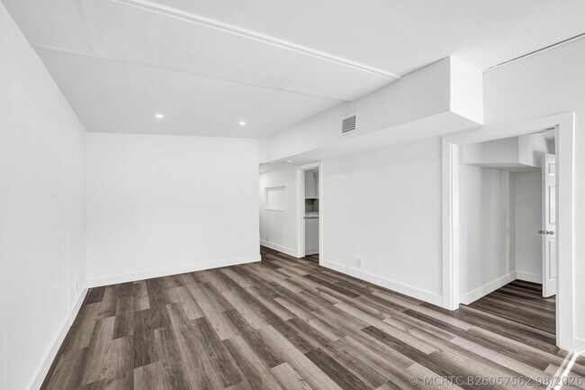 Building Photo - 1628 NW 11th St
