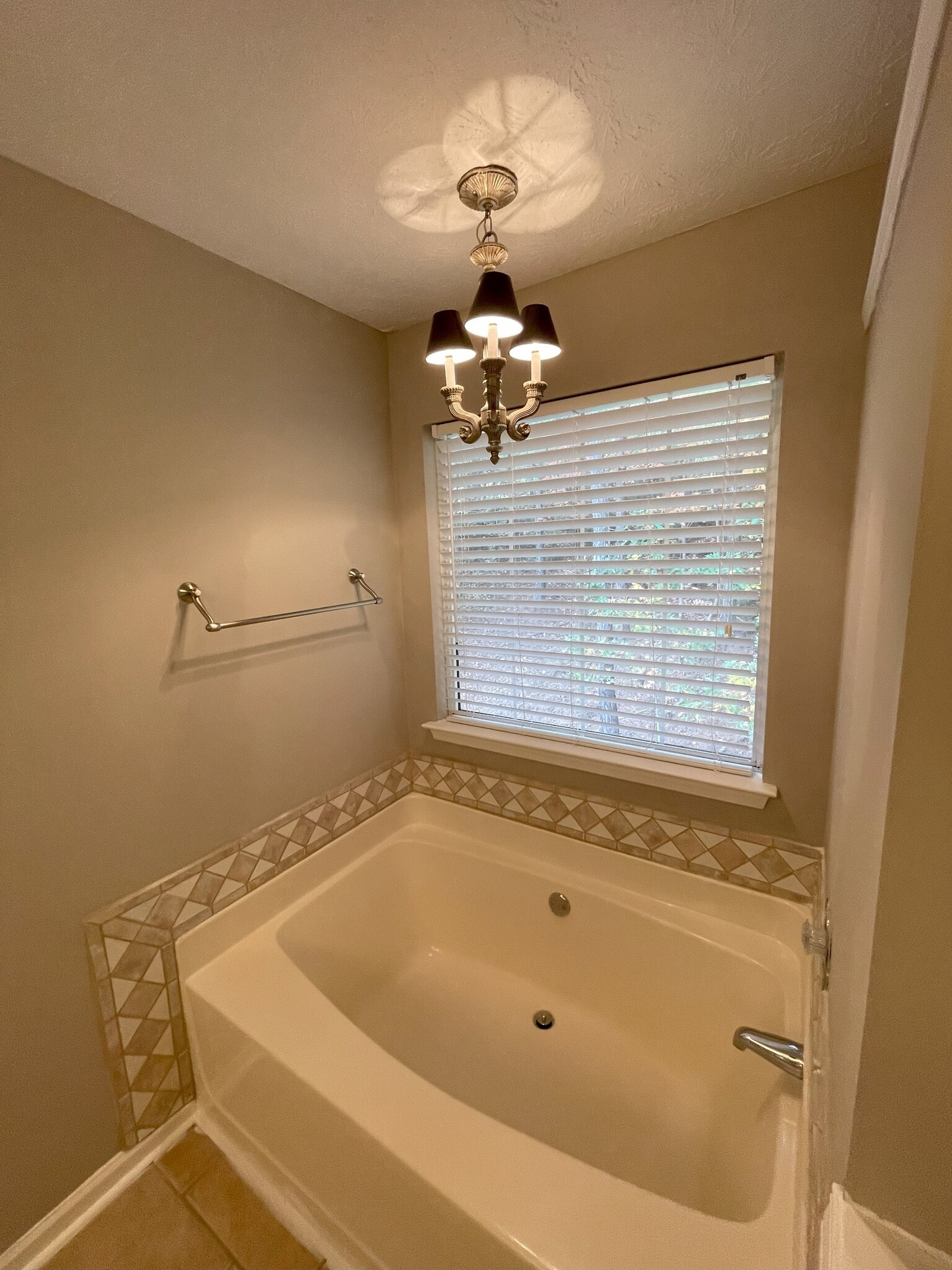 Building Photo - 3790 Oak Park Dr