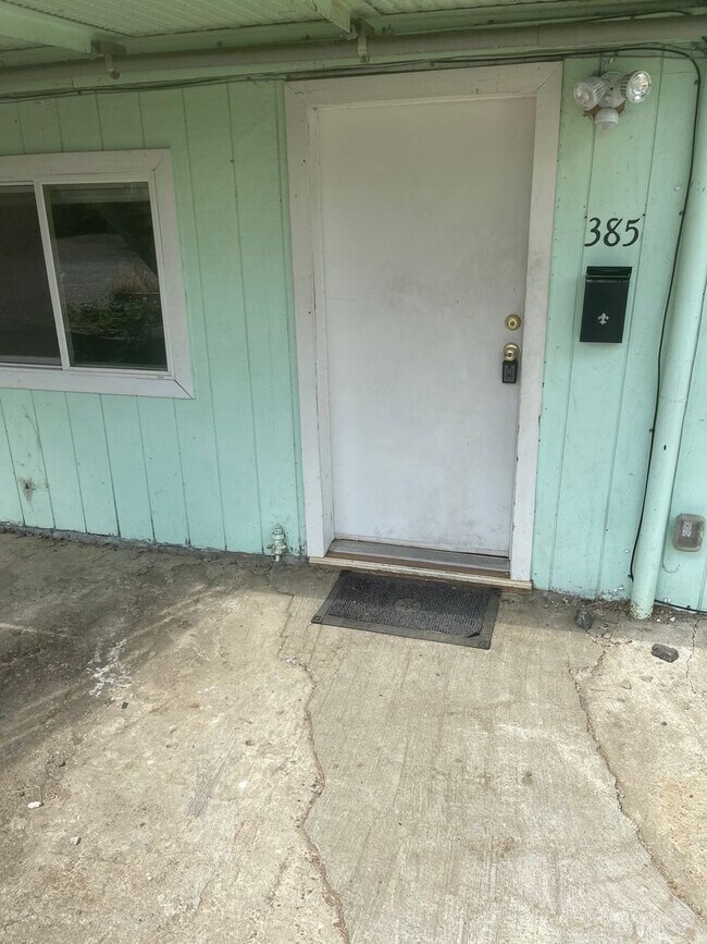 Building Photo - Large downstairs 4 Bedroom apartment in Winston