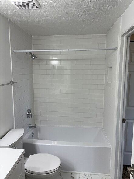 Building Photo - 802 Lexington Dr