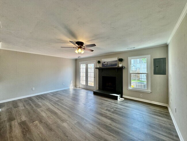 Building Photo - COMPLETELY Updated & Ready 08-21-26!! Sparkling Community Pool - Pet Friendly - Fenced Backyard!