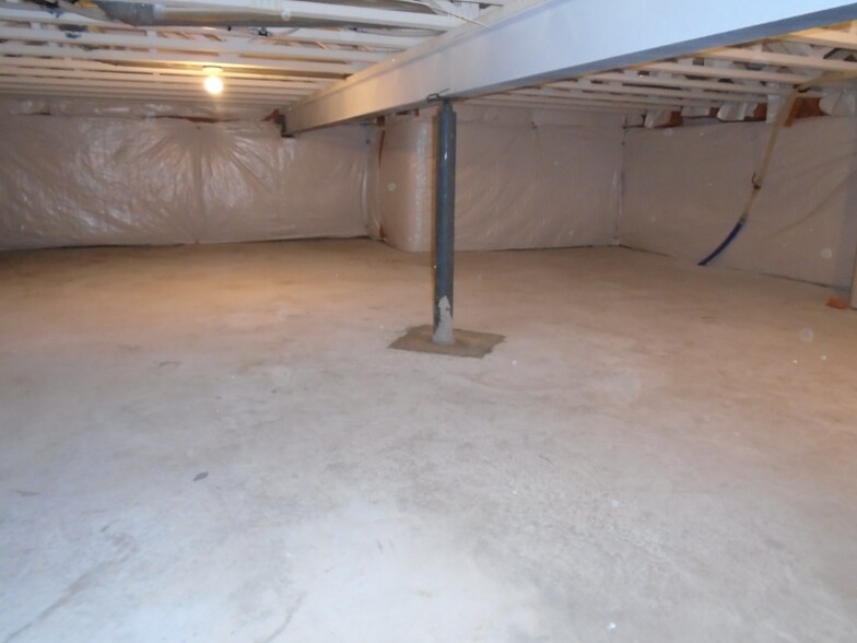 Building Photo - 5395 Euclid Dr