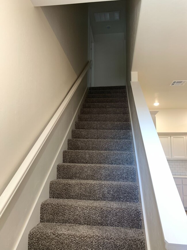 Building Photo - 3 bed, 2.5 bath home in sought after gated...