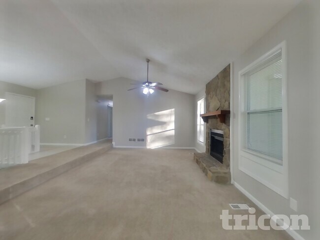 Building Photo - 303 Lowe Ct NW