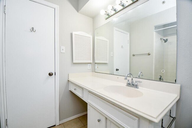 Building Photo - 9014 Mellow Brook Dr