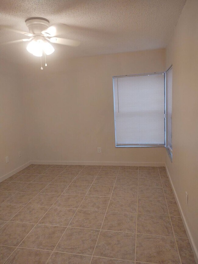 Building Photo - Lovely Condo for rent  ( New Lower Price)