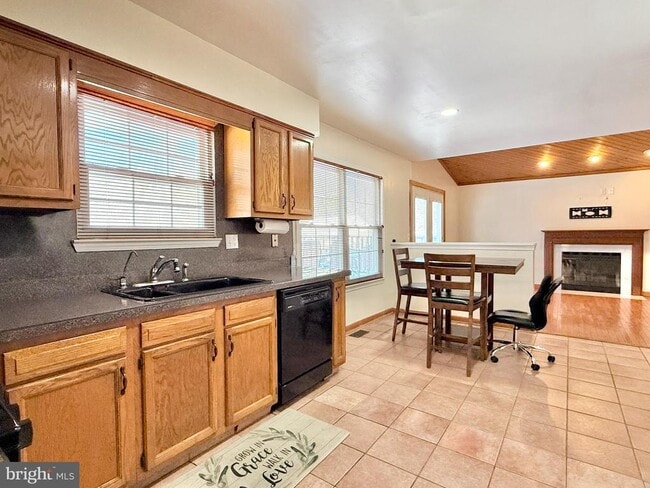 Building Photo - 354 Briar Dr