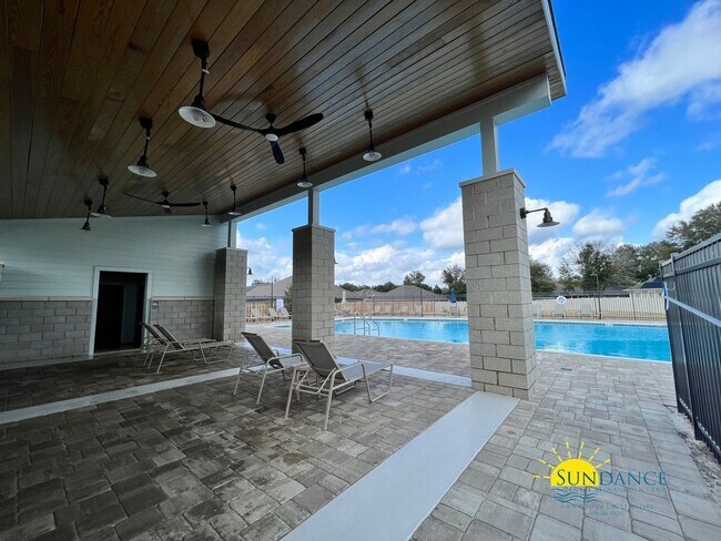 Building Photo - Beautiful 4 Bedroom Home in South Crestview!