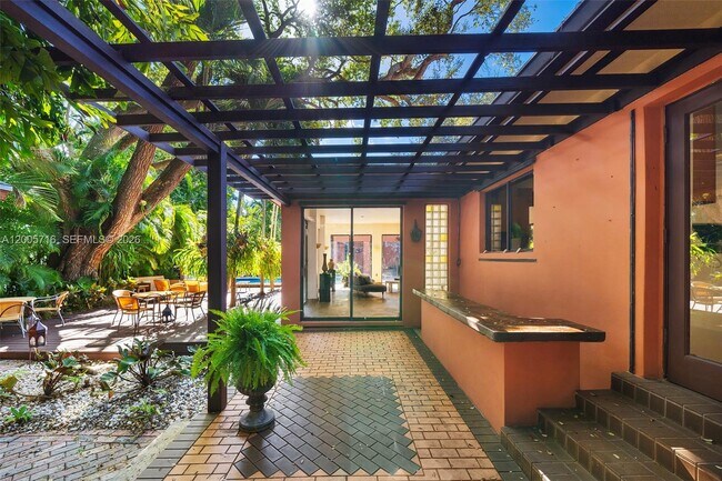 Building Photo - 5627 Granada Blvd