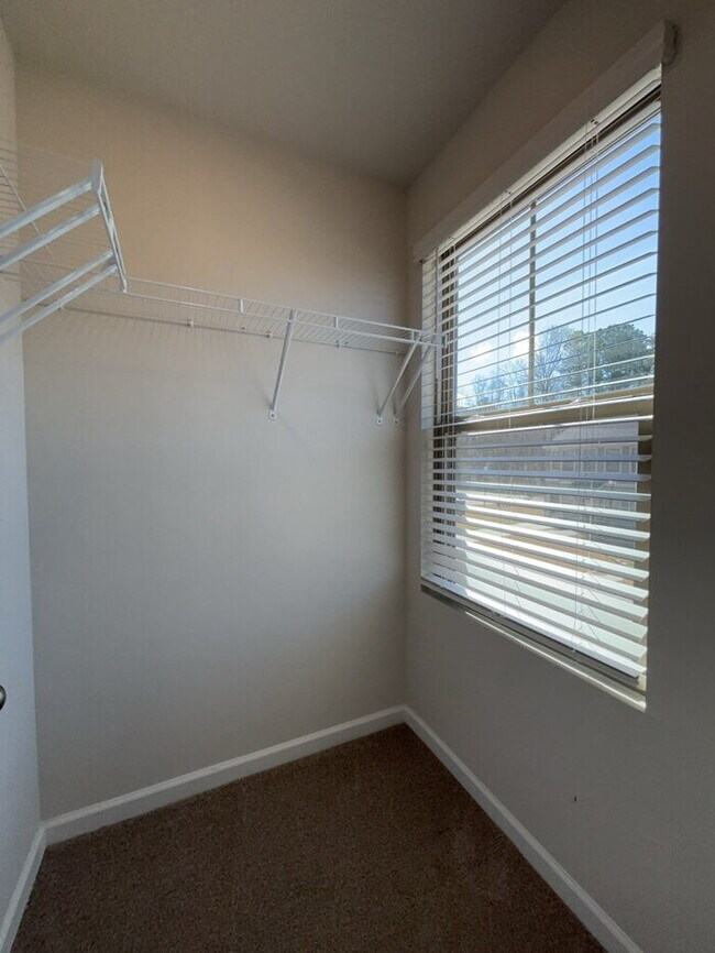 Building Photo - 1012 Berry Patch Cir