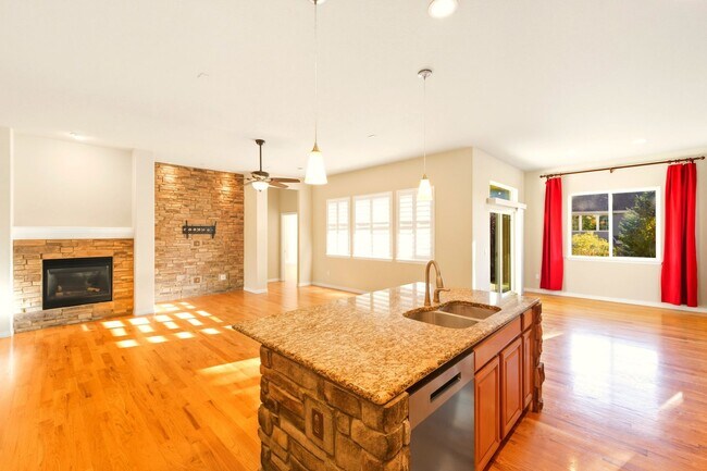 Building Photo - Beacon Point 5 Bedroom Ranch, 3-Car Garage...