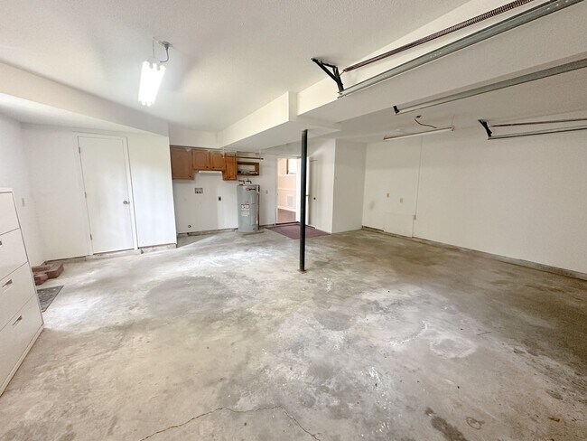 Building Photo - Beautiful Waterfront 4-Bedroom Home in Pirates Cove!