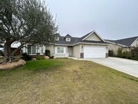 Building Photo - You have to see this yard and patio in the Vineyard subdivision in Northwest Hanford