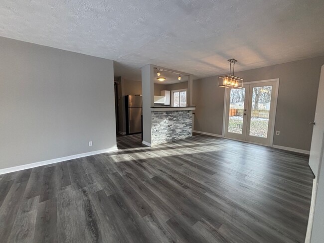 Building Photo - 3 Bedroom Single Family Home