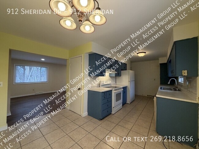 Building Photo - 912 Sheridan Dr