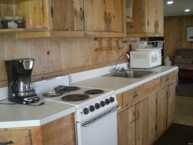 Building Photo - 35-Lane280 Lane 280 E