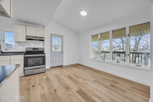 Building Photo - 234 Beach Ave