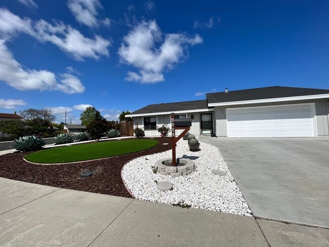 Primary Photo - 3 bedroom, 2 bath home on a corner lot clo...