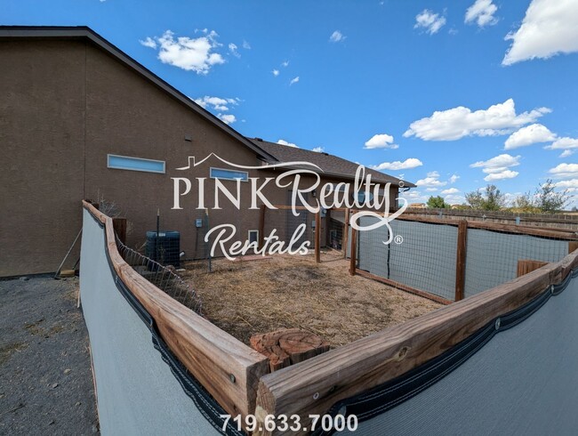 Building Photo - 1325 N Challenger Pl