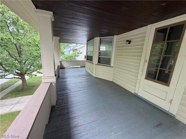 Building Photo - 1605 Larchmont Ave